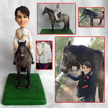 OOAK polimerne gline lutka občestvu fant jahanje konj mini kip figurice rojstni dan, darila za otroke, ki so maturo po meri bobblehead
