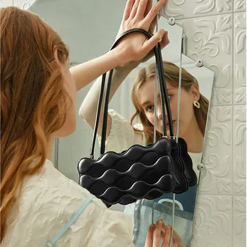 Priljubljena pearl torbico vrečko ženski 2021 nova trendovska moda messenger vzorec valov eno-ramo kvadratek vrečko
