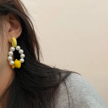Koreja Moda Krog Rumene Raca Imitacije Pearl Spusti Visijo Uhani za Ženske, Dekleta Lepe Uhane, Nakit Ornamnets Darila